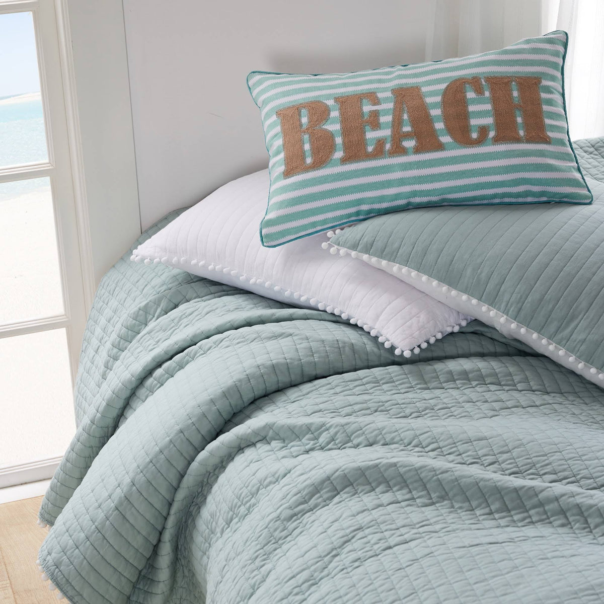 White Full/Queen Quilt S891226