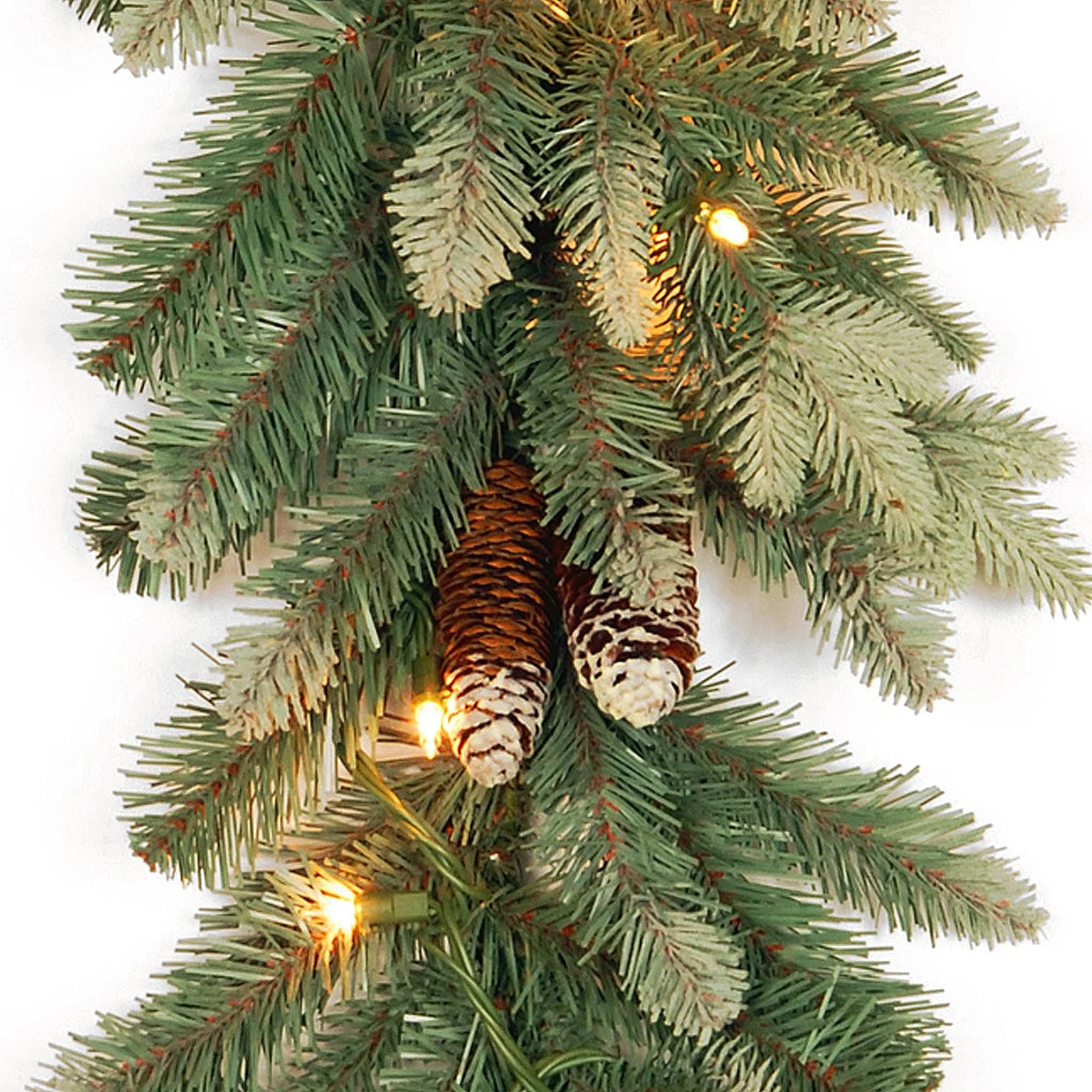 Green Pre-Lit Artificial Christmas Garland, 9 Feet Z11927