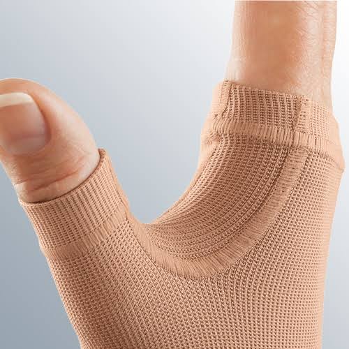 Caramel Glove Z396295