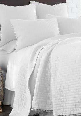 White Full/Queen Quilt S891226