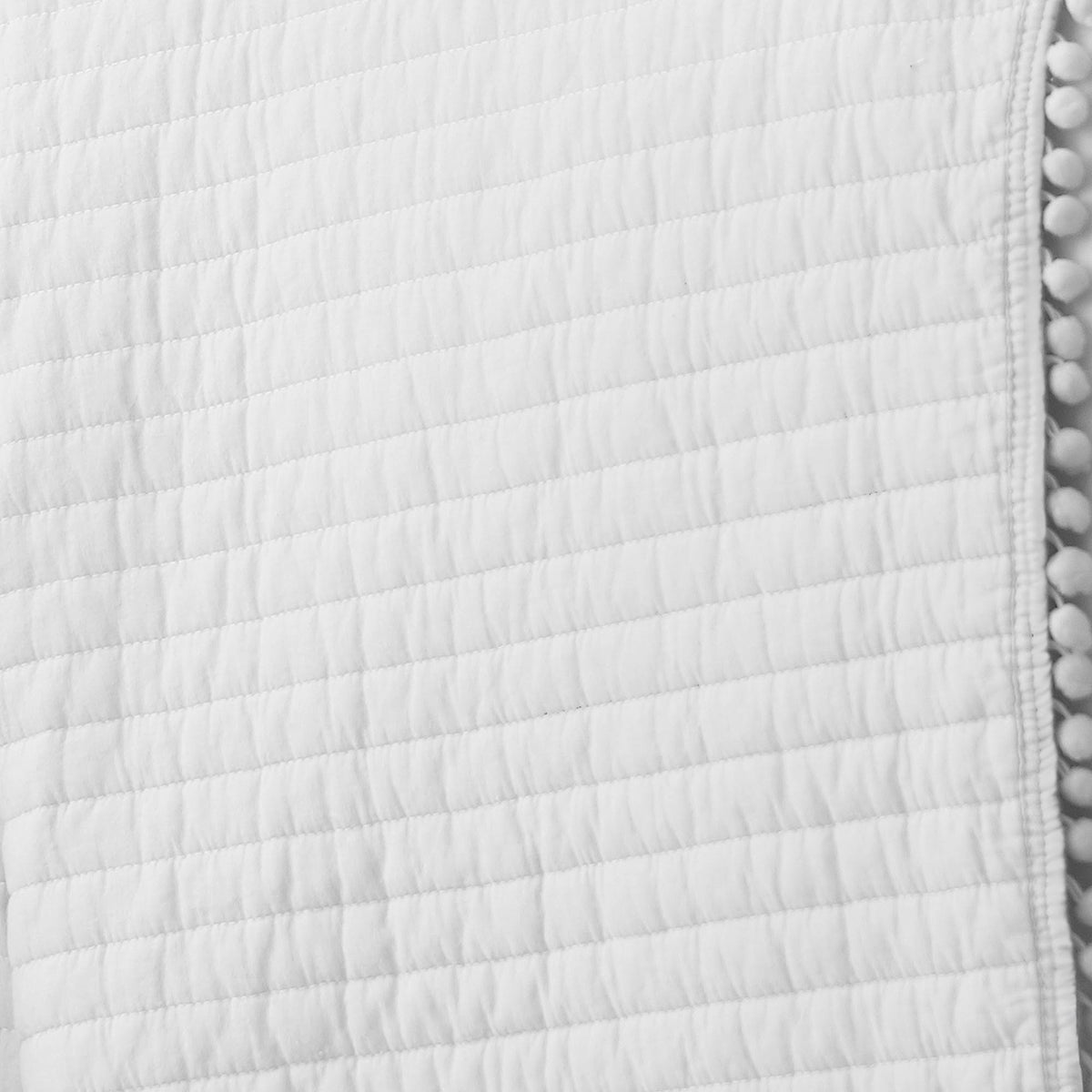 White Full/Queen Quilt S891226